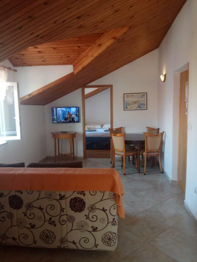 Apartmani Banic Postira Exterior photo